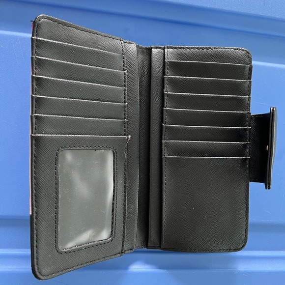 Fossil Wallet - Lightly used - Picture 2 of 3